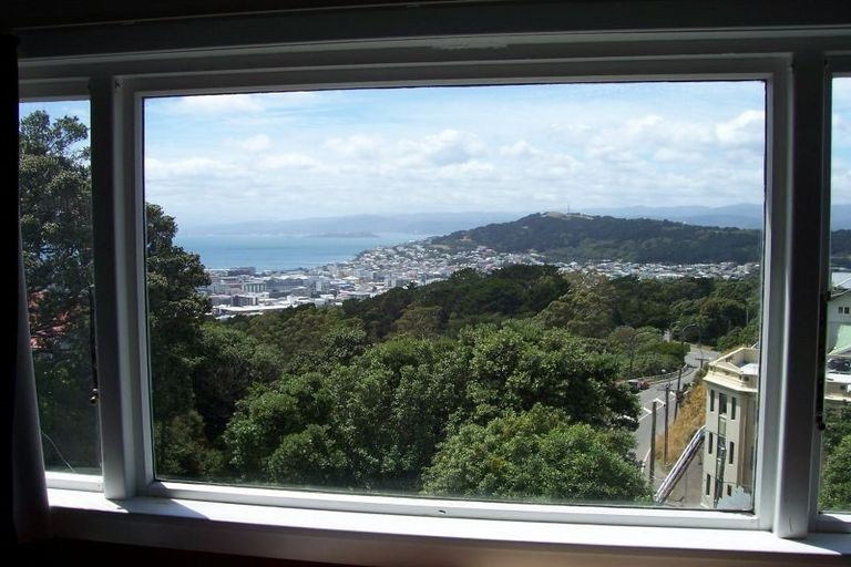 Photo of property in 56f5 Tanera Crescent, Brooklyn, Wellington, 6021