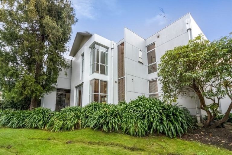 Photo of property in 100 Glandovey Road, Fendalton, Christchurch, 8052