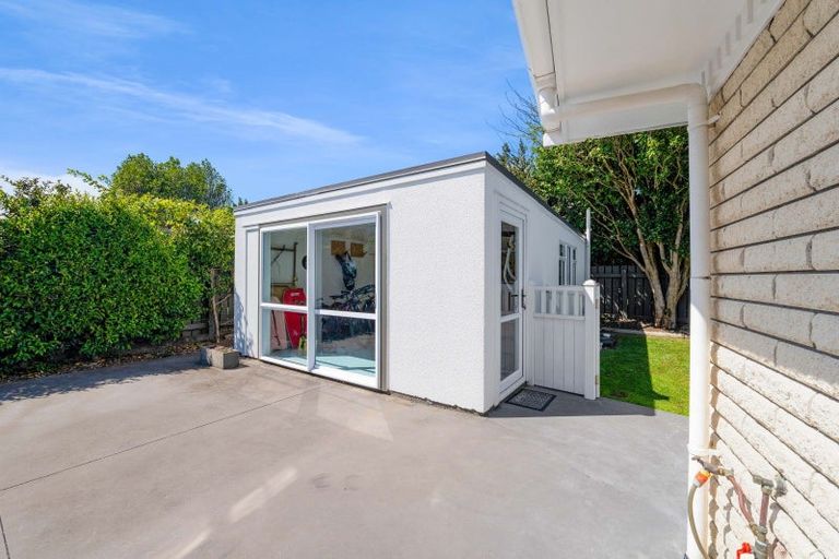 Photo of property in 5 Tamati Place, Merrilands, New Plymouth, 4312