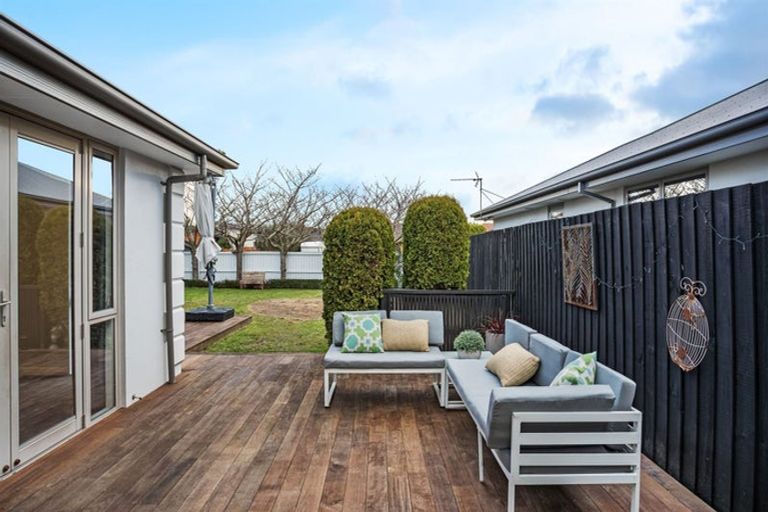 Photo of property in 32 Linkwater Way, Parklands, Christchurch, 8083