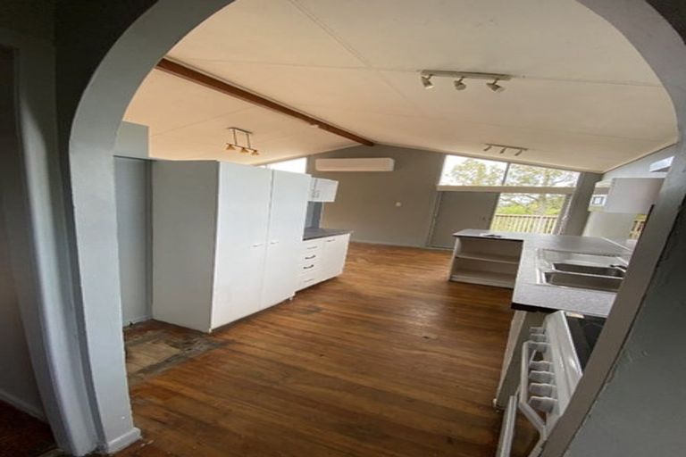 Photo of property in 445 Don Buck Road, Massey, Auckland, 0614