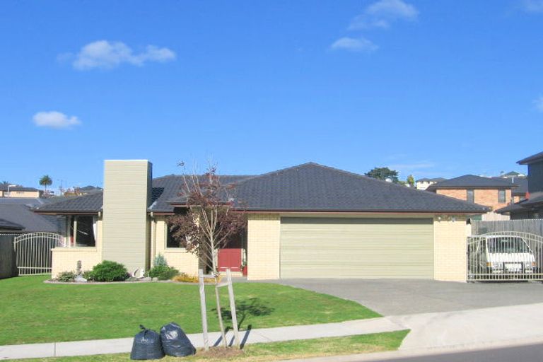 Photo of property in 4 Fairford Avenue, Henderson, Auckland, 0612