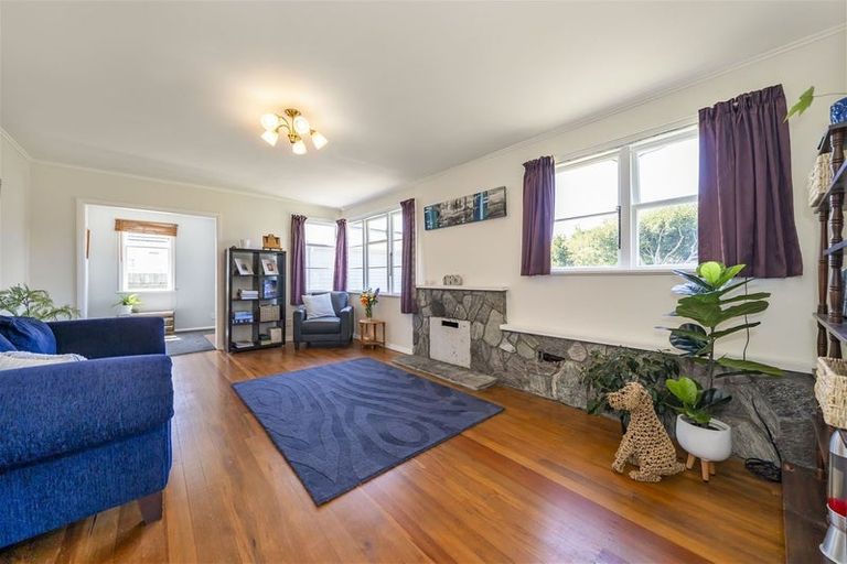 Photo of property in 2 Robertson Street, Elderslea, Upper Hutt, 5018