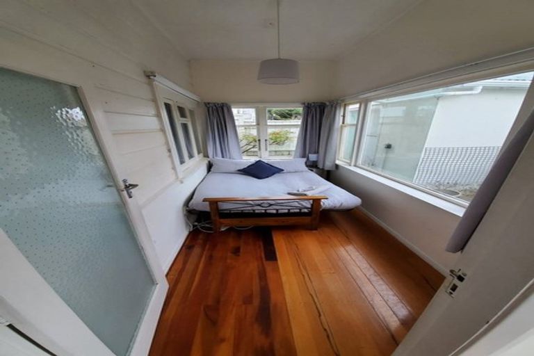 Photo of property in 56 Freyberg Street, Lyall Bay, Wellington, 6022