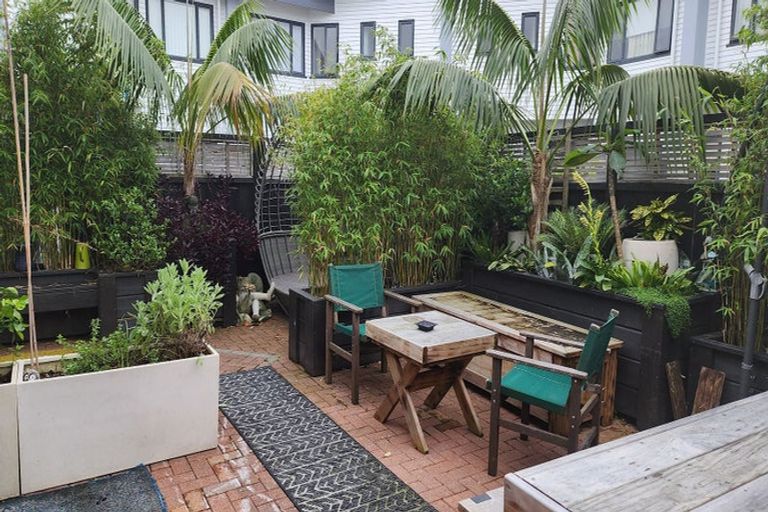 Photo of property in 11/2 Armoy Drive, East Tamaki, Auckland, 2016
