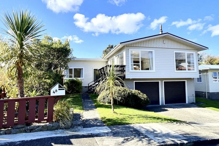 Photo of property in 48 Thurleigh Grove, Karori, Wellington, 6012