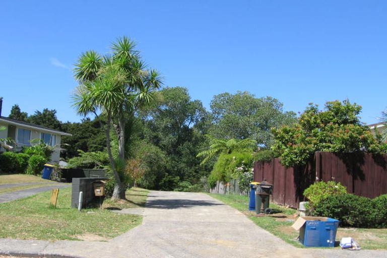 Photo of property in 21 Ridgewood Crescent, Birkenhead, Auckland, 0626