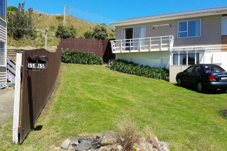 Photo of property in 45a Edgecombe Street, Newlands, Wellington, 6037