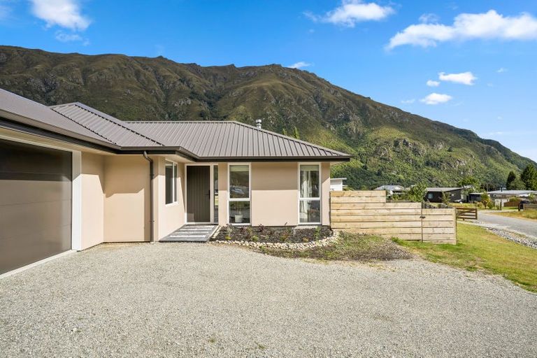 Photo of property in 8 Lakefield Close, Kingston, Athol, 9793
