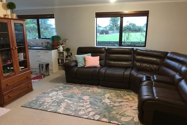 Photo of property in 4 Peachgrove Road, Te Atatu Peninsula, Auckland, 0610