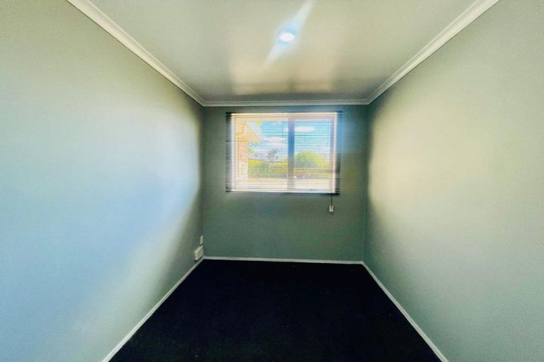 Photo of property in 20 Castlefinn Drive, Weymouth, Auckland, 2103