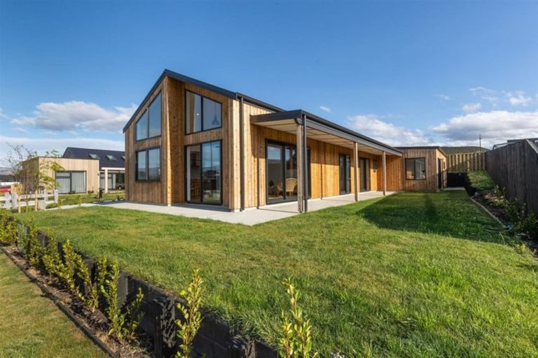Photo of property in 17 Obelisk Street, Wanaka, 9305