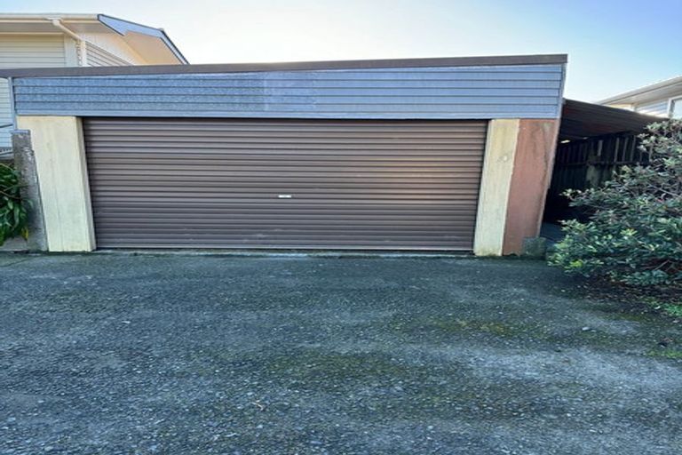 Photo of property in 9 Omega Street, Newlands, Wellington, 6037