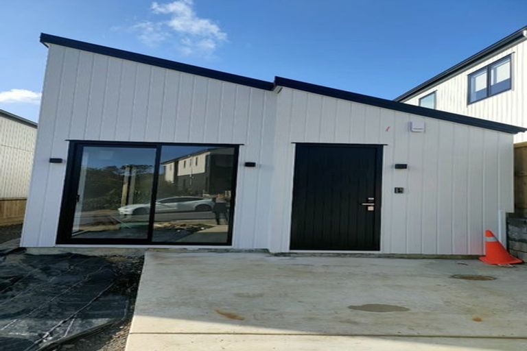 Photo of property in 35 Morus Road, Massey, Auckland, 0614