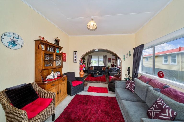 Photo of property in 288 South Road, Hawera, 4610