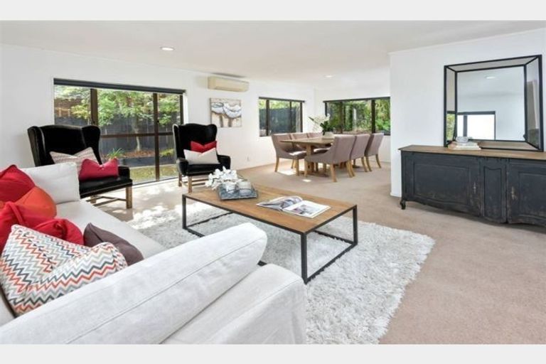 Photo of property in 53 Mirrabooka Avenue, Botany Downs, Auckland, 2010