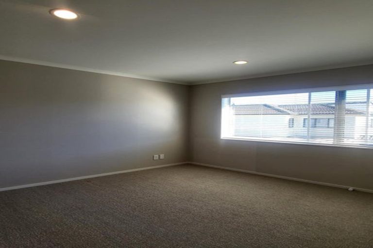 Photo of property in 11 Lorenzo Way, Flat Bush, Auckland, 2016