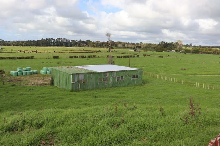 Photo of property in 203 Corbett Road, Paraite, New Plymouth, 4373