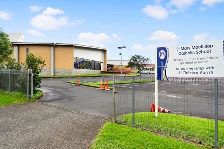 Photo of property in 2 Mcnaughton Avenue, Mangere East, Auckland, 2024