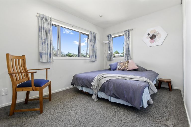 Photo of property in 10c Earl Road, Titirangi, Auckland, 0604