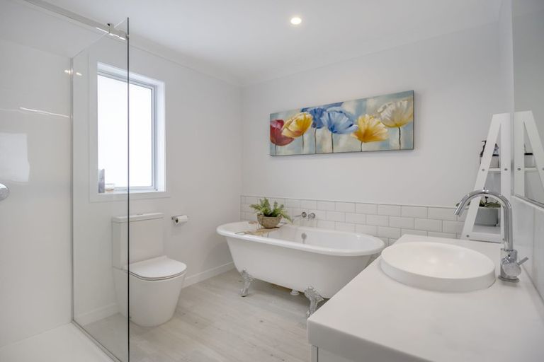 Photo of property in 16 Schooner Drive, Whitby, Porirua, 5024