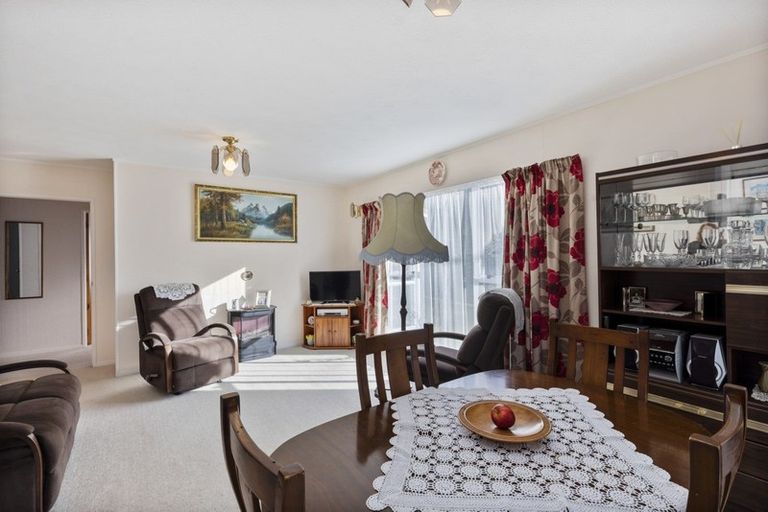 Photo of property in 5 Lees Grove, Wainuiomata, Lower Hutt, 5014