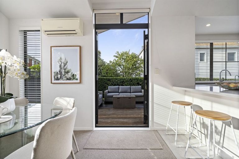 Photo of property in 4 Argyle Terrace, Milford, Auckland, 0620