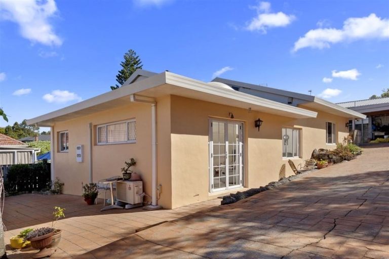 Photo of property in 28 Nikau Street, New Lynn, Auckland, 0600