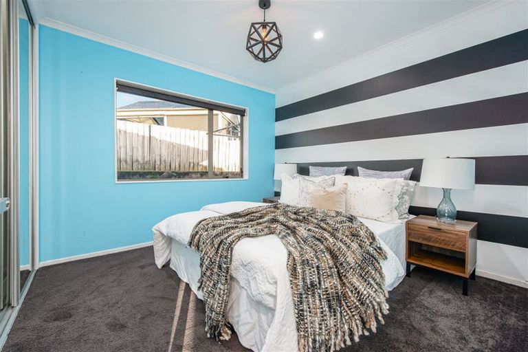 Photo of property in 17 Fleetwood Drive, Henderson, Auckland, 0612