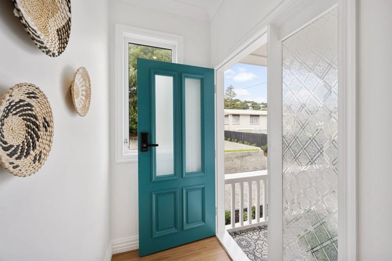 Photo of property in 76 Clyde Street, Island Bay, Wellington, 6023