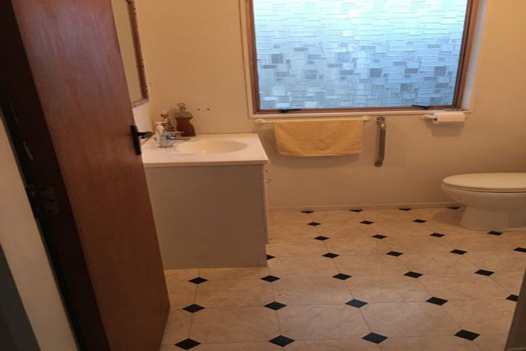 Photo of property in 30f2 Lyall Parade, Lyall Bay, Wellington, 6022