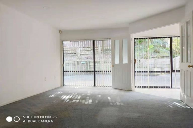 Photo of property in 10 Forsythe Place, Massey, Auckland, 0614