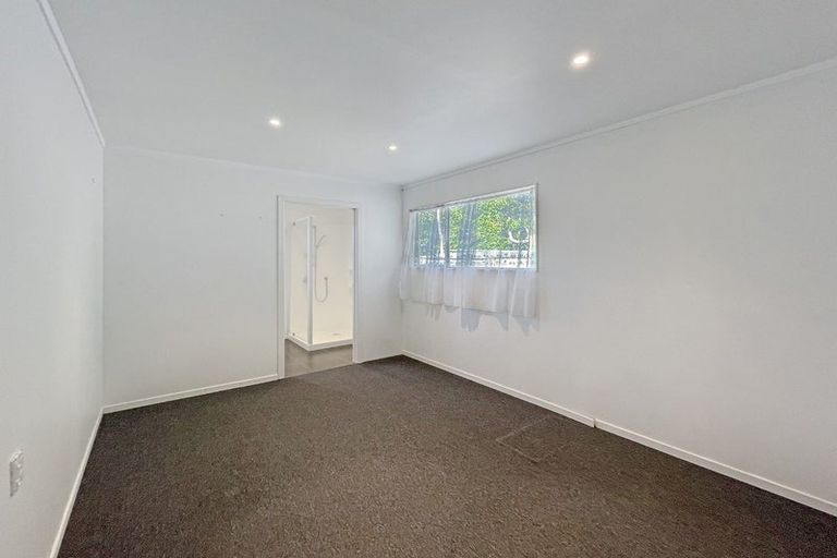 Photo of property in 16 Shamrock Street, Takaro, Palmerston North, 4412
