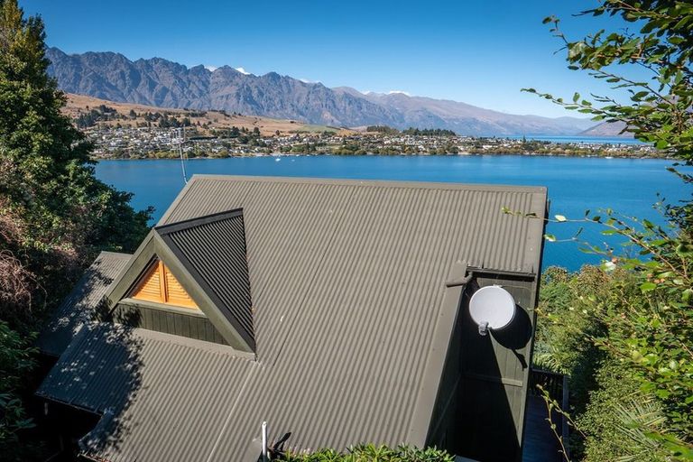 Photo of property in 16 Maxwell Place, Queenstown, 9300