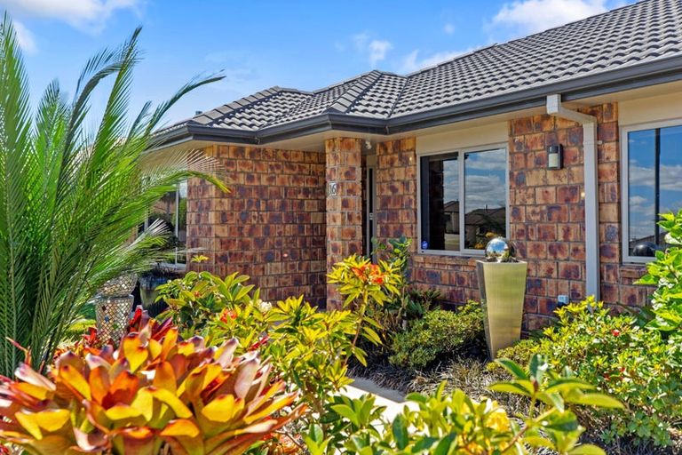 Photo of property in 16 Popata Close, Papamoa Beach, Papamoa, 3118