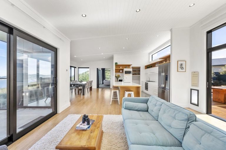 Photo of property in 17 Promontory Crescent, Newlands, Wellington, 6037