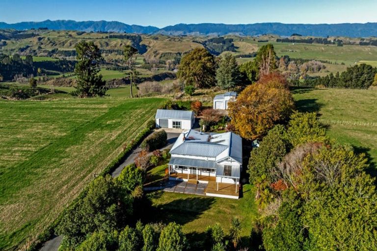 Photo of property in 2778 Kimbolton Road, Kimbolton, Feilding, 4777