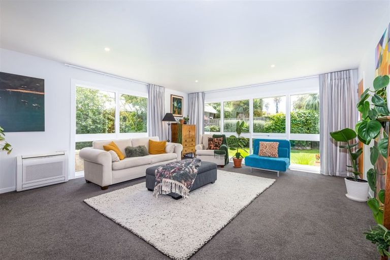Photo of property in 10 Ladbrokes Place, Fendalton, Christchurch, 8052