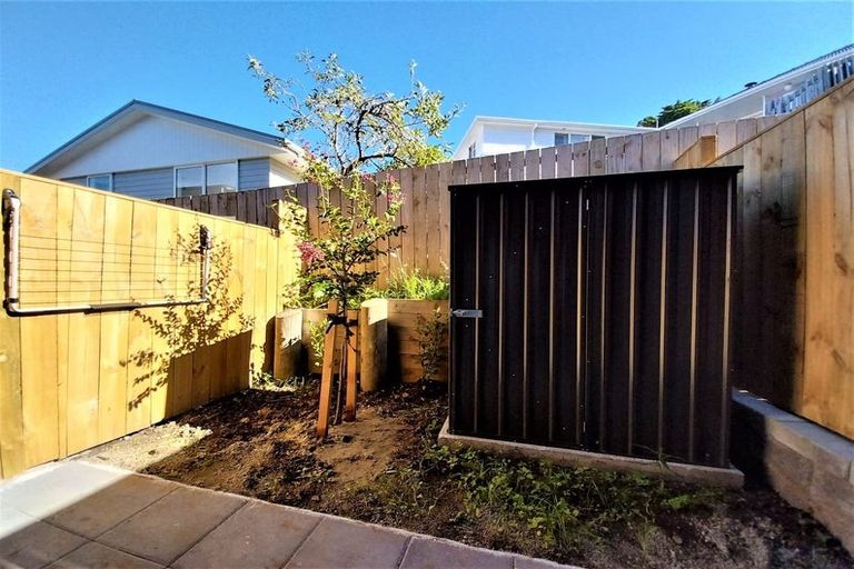 Photo of property in 26 Morihana Close, Glen Eden, Auckland, 0602