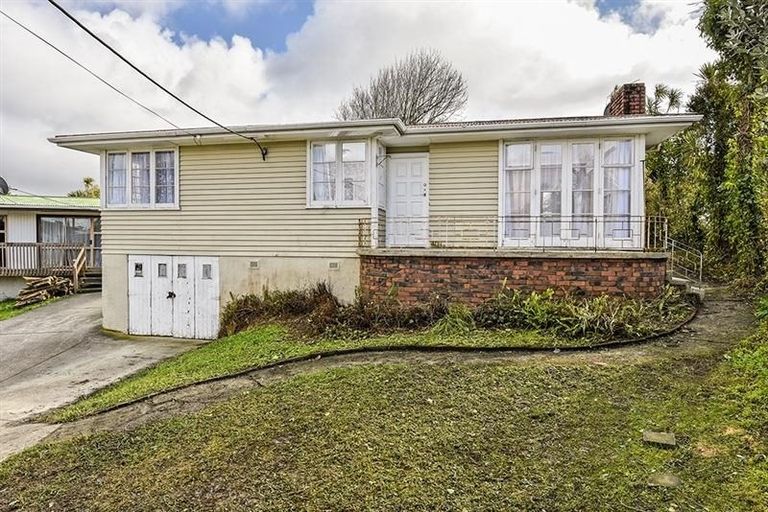 Photo of property in 17 Sheehan Road, Te Atatu South, Auckland, 0610