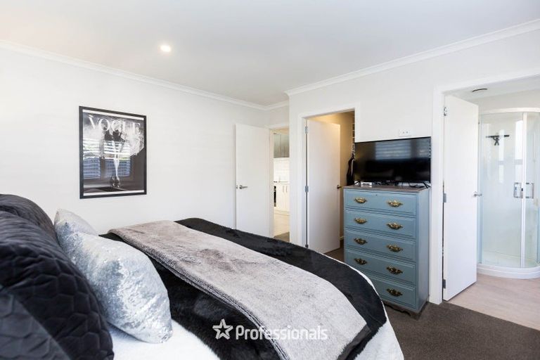 Photo of property in 5 Nikau Lane, Timberlea, Upper Hutt, 5018