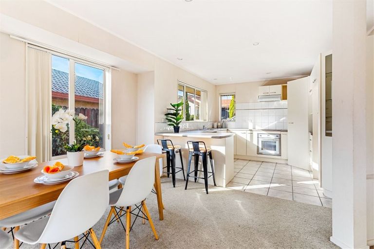 Photo of property in 57 Kingdale Road, Henderson, Auckland, 0610
