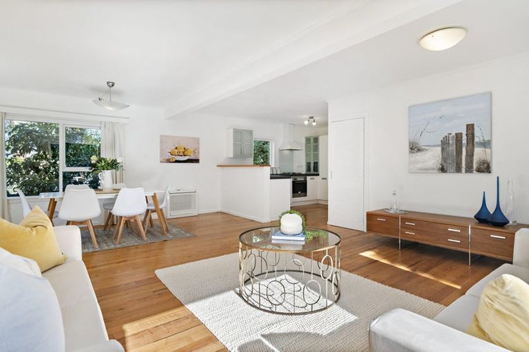 Photo of property in 1a/1 Scarboro Terrace, Murrays Bay, Auckland, 0630