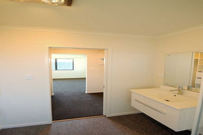 Photo of property in 33 Ragley Way, Rolleston, 7615