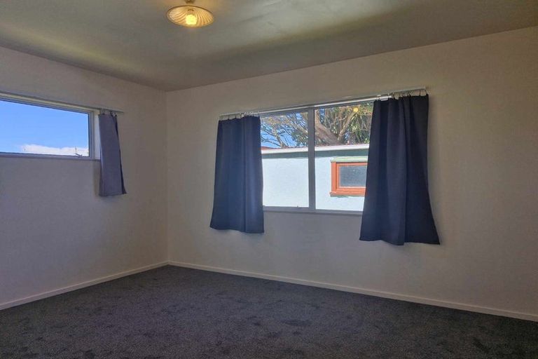 Photo of property in 12 Karaka Street, Merrilands, New Plymouth, 4312