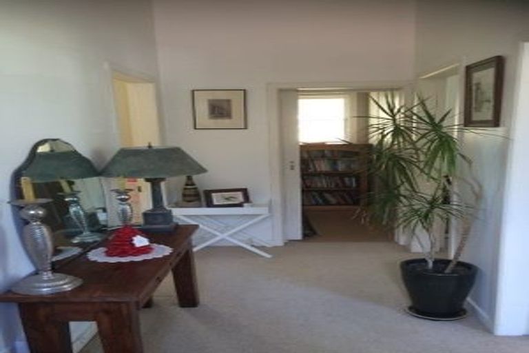 Photo of property in 5 Mckinley Crescent, Brooklyn, Wellington, 6021