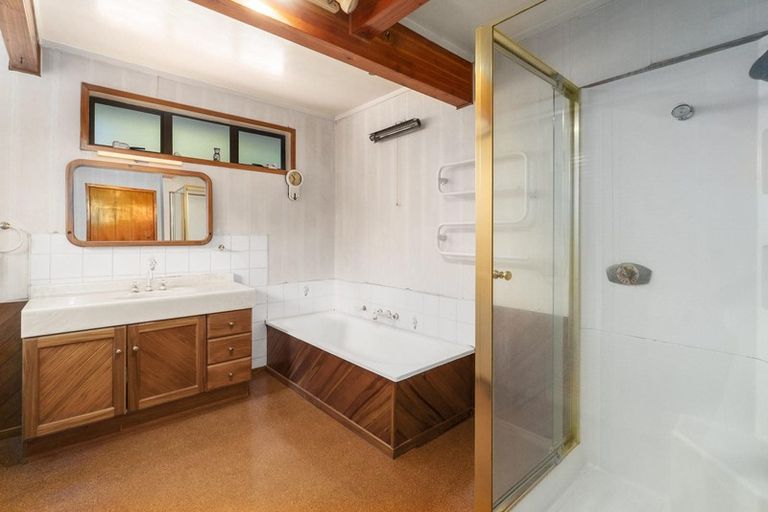 Photo of property in 56a Fairmount Road, Titirangi, Auckland, 0604