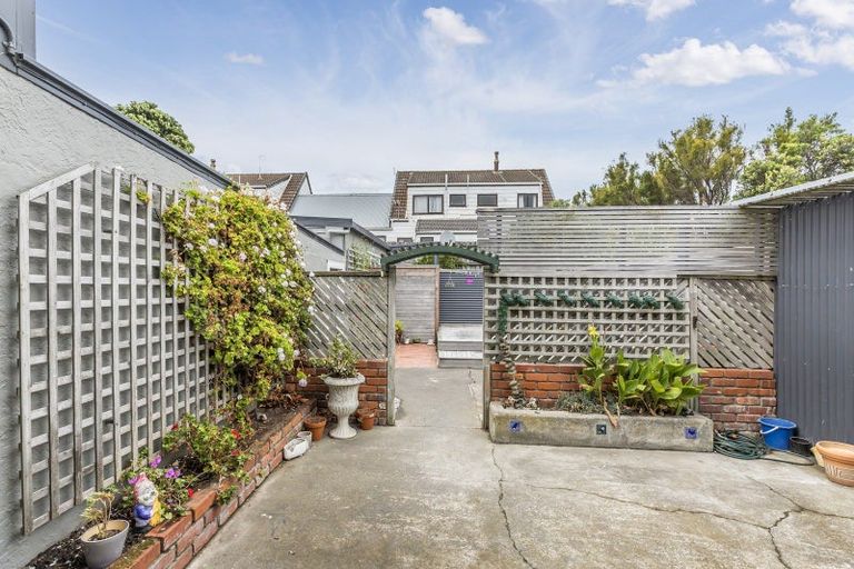 Photo of property in 101 Apu Crescent, Lyall Bay, Wellington, 6022