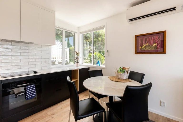 Photo of property in 146a The Esplanade, Houghton Bay, Wellington, 6023