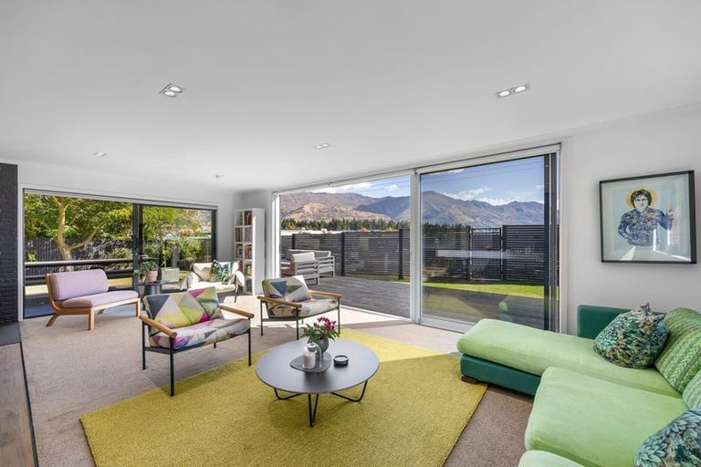 Photo of property in 13 Aeolus Place, Wanaka, 9305